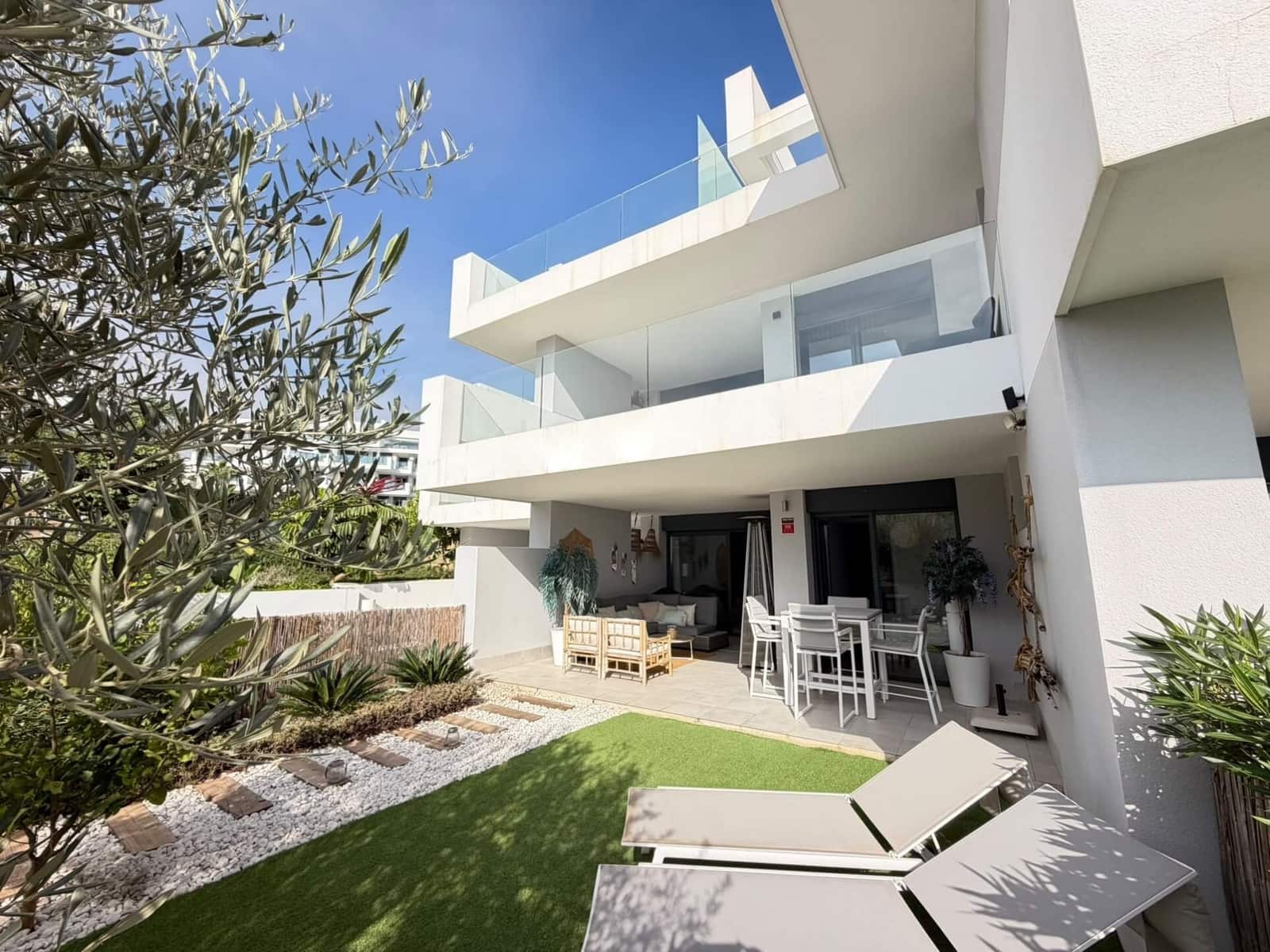 2 bedroom Apartment for sale in Manilva with pool garage - € 469,000 (Ref: 10159088)