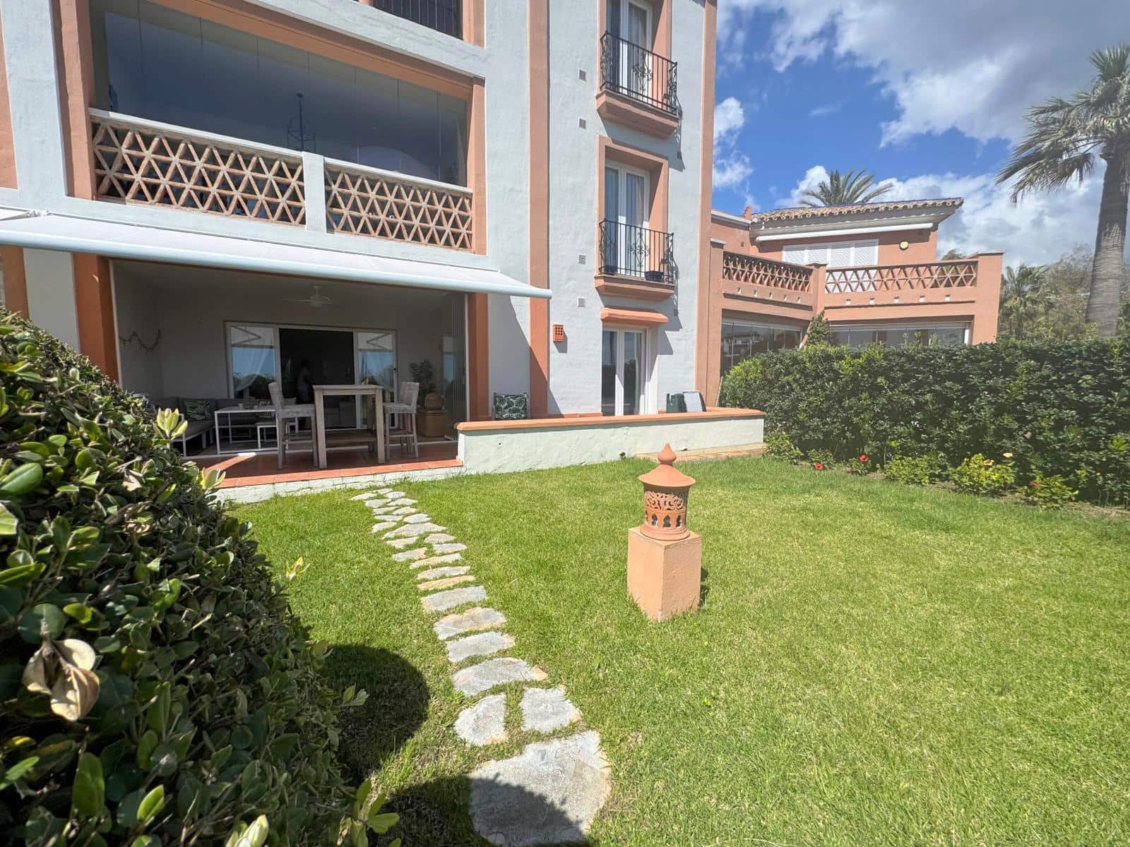 2 soverom Leilighet til salgs i Casares med svømmebasseng garasje - € 499 000 (Ref: 8900641)