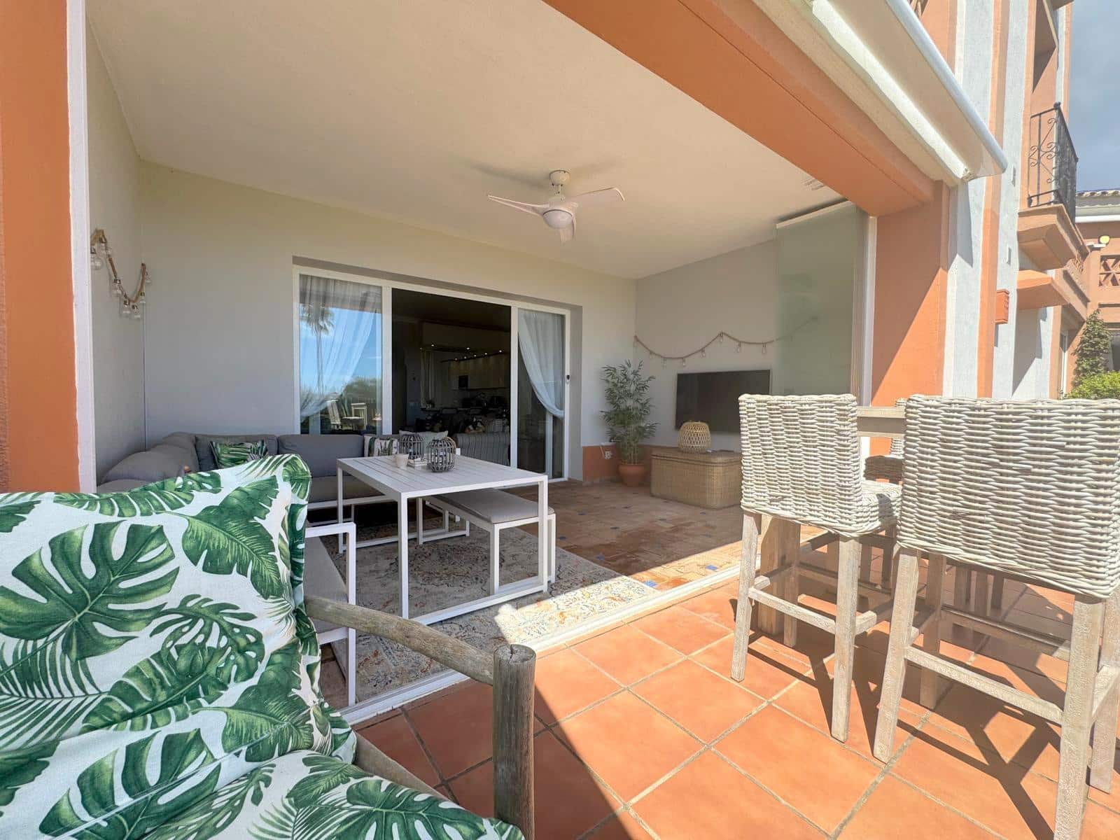 2 soverom Leilighet til salgs i Casares med svømmebasseng garasje - € 499 000 (Ref: 8900641)