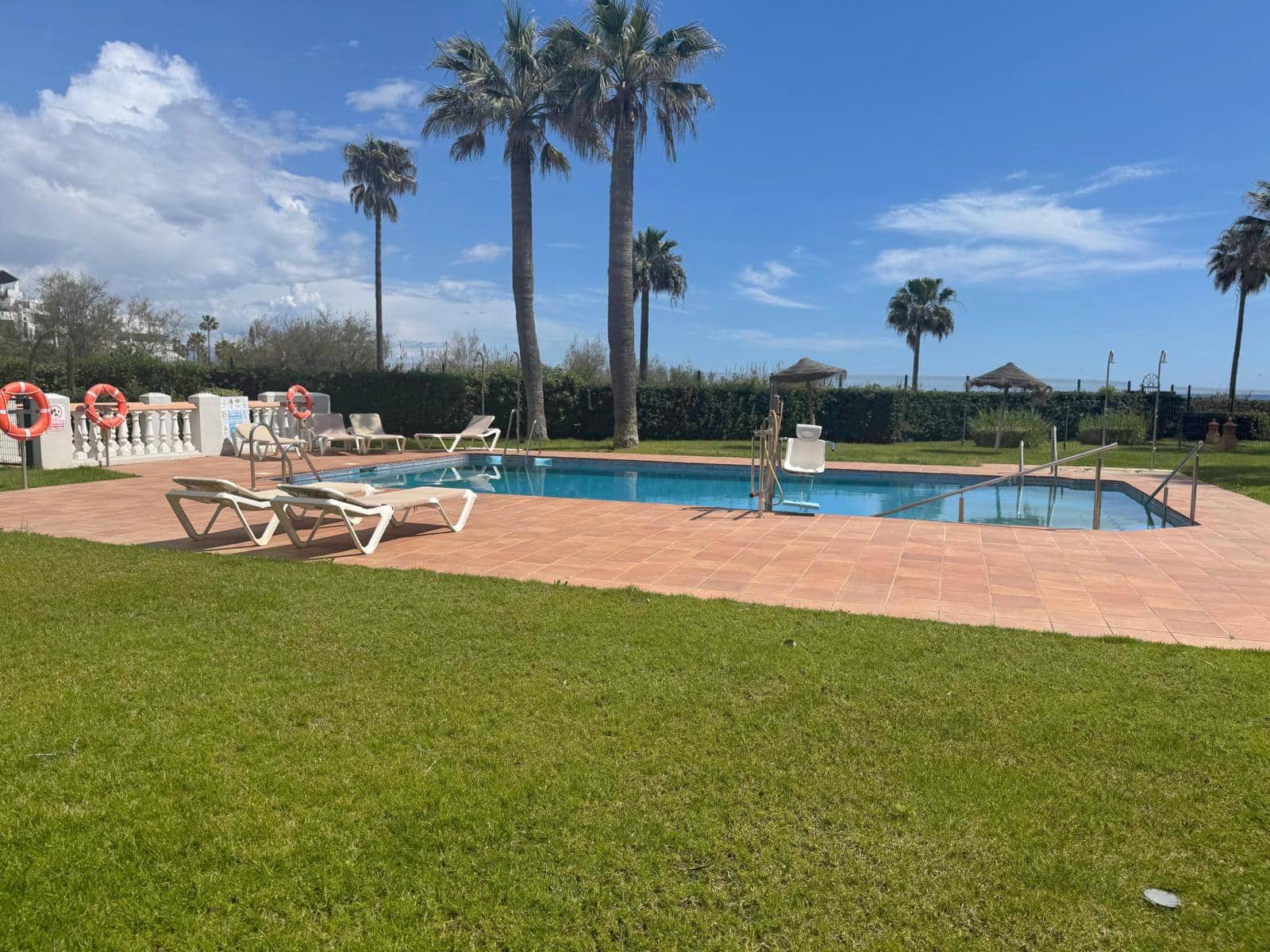 2 soverom Leilighet til salgs i Casares med svømmebasseng garasje - € 499 000 (Ref: 8900641)