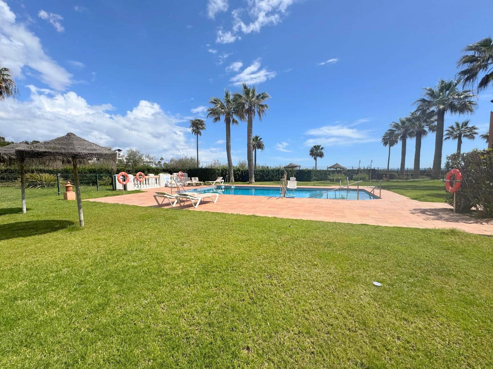 2 soverom Leilighet til salgs i Casares med svømmebasseng garasje - € 499 000 (Ref: 8900641)