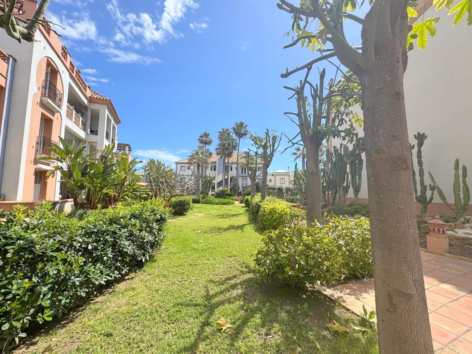 2 soverom Leilighet til salgs i Casares med svømmebasseng garasje - € 499 000 (Ref: 8900641)