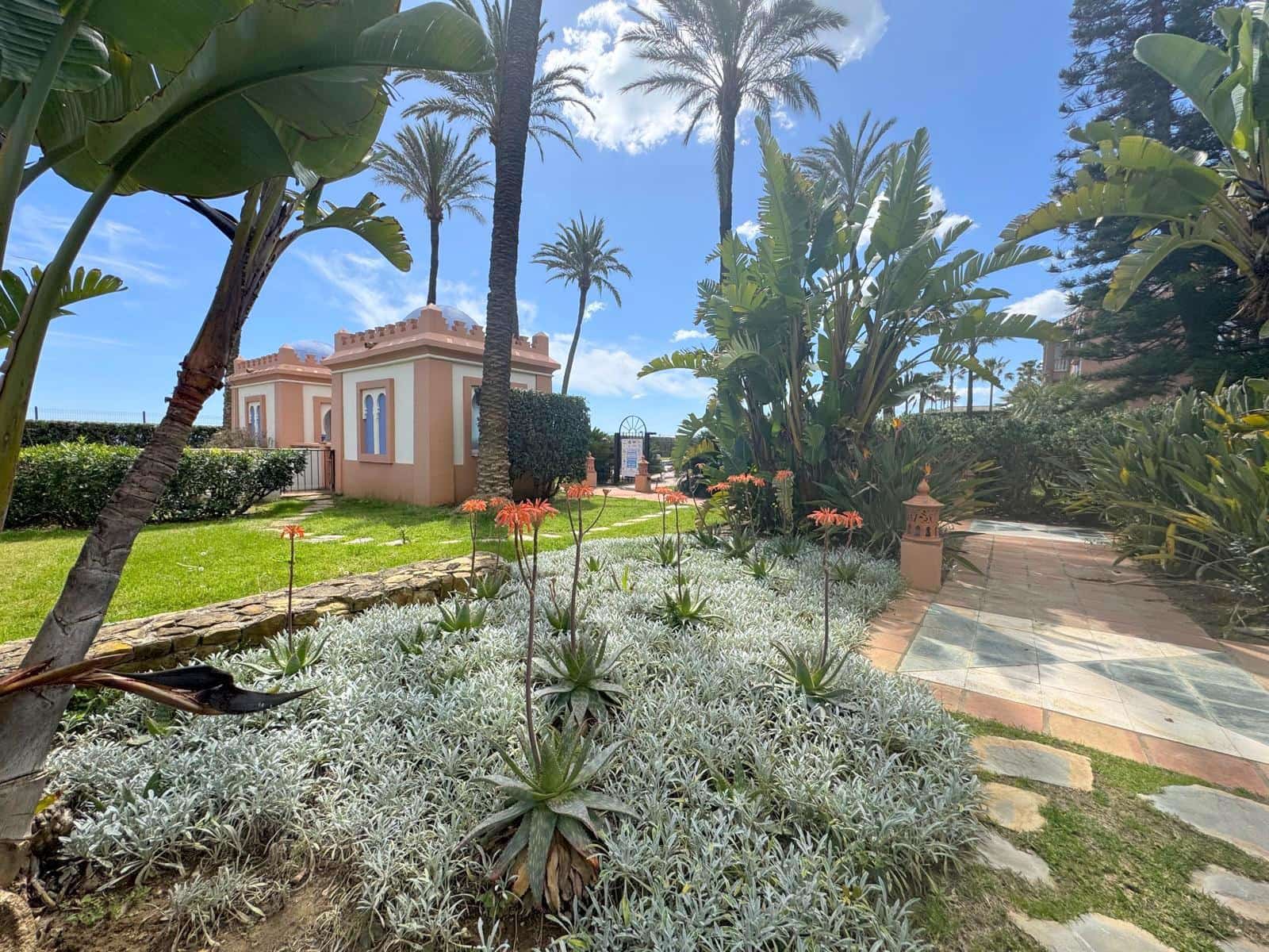 2 soverom Leilighet til salgs i Casares med svømmebasseng garasje - € 499 000 (Ref: 8900641)