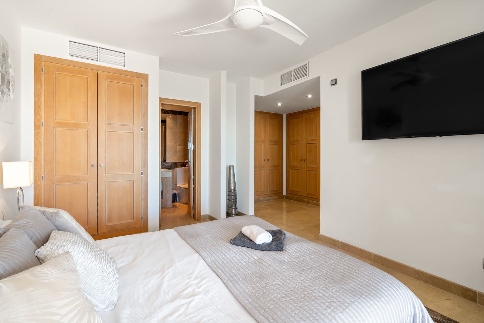 3 sypialnia Apartament na sprzedaż w La Duquesa / Puerto de la Duquesa z basenem garażem - 775 000 € (Ref: 8904103)