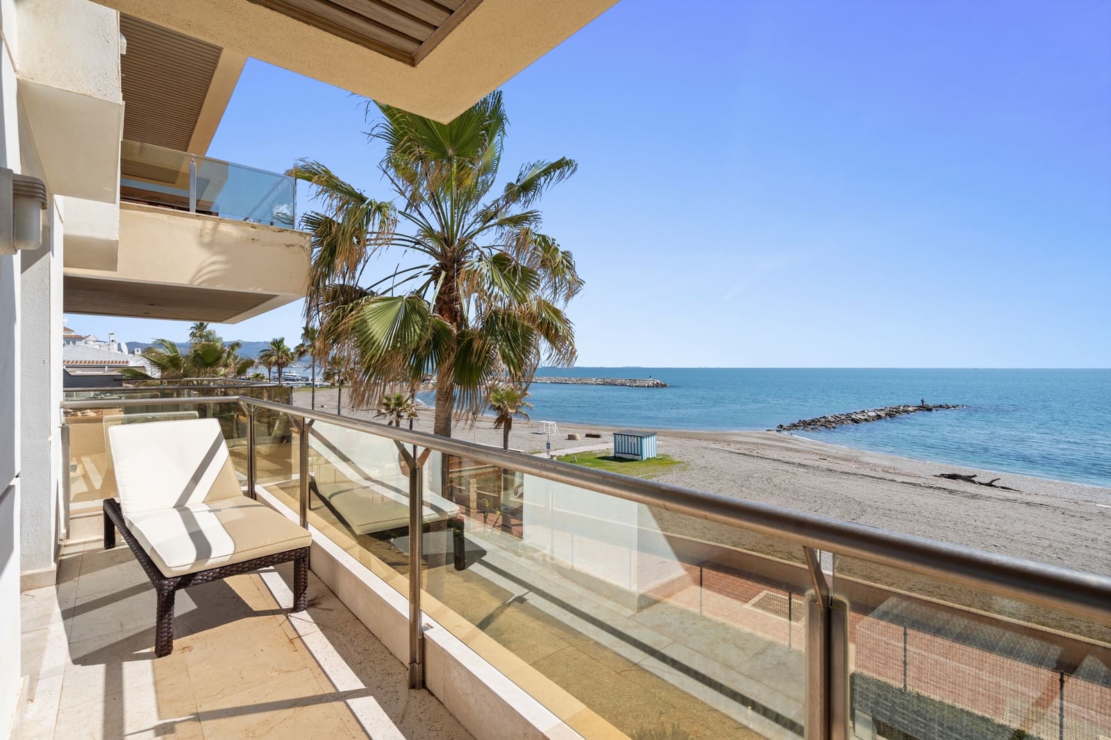 3 sypialnia Apartament na sprzedaż w La Duquesa / Puerto de la Duquesa z basenem garażem - 775 000 € (Ref: 8904103)