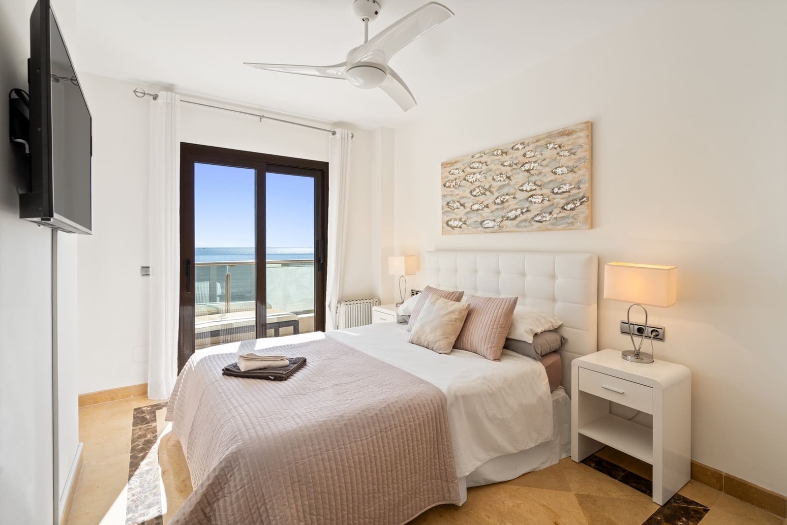 3 sypialnia Apartament na sprzedaż w La Duquesa / Puerto de la Duquesa z basenem garażem - 775 000 € (Ref: 8904103)