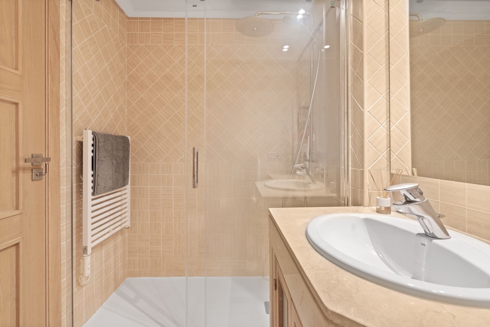 3 sypialnia Apartament na sprzedaż w La Duquesa / Puerto de la Duquesa z basenem garażem - 775 000 € (Ref: 8904103)