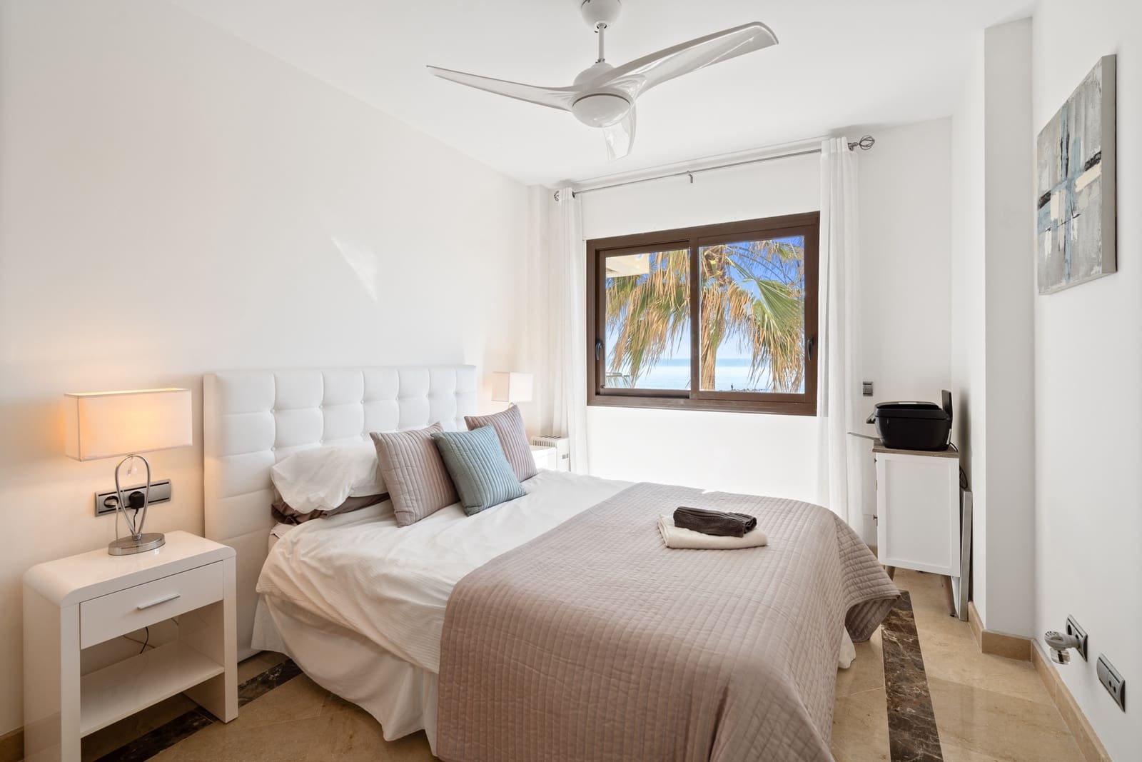 3 sypialnia Apartament na sprzedaż w La Duquesa / Puerto de la Duquesa z basenem garażem - 775 000 € (Ref: 8904103)