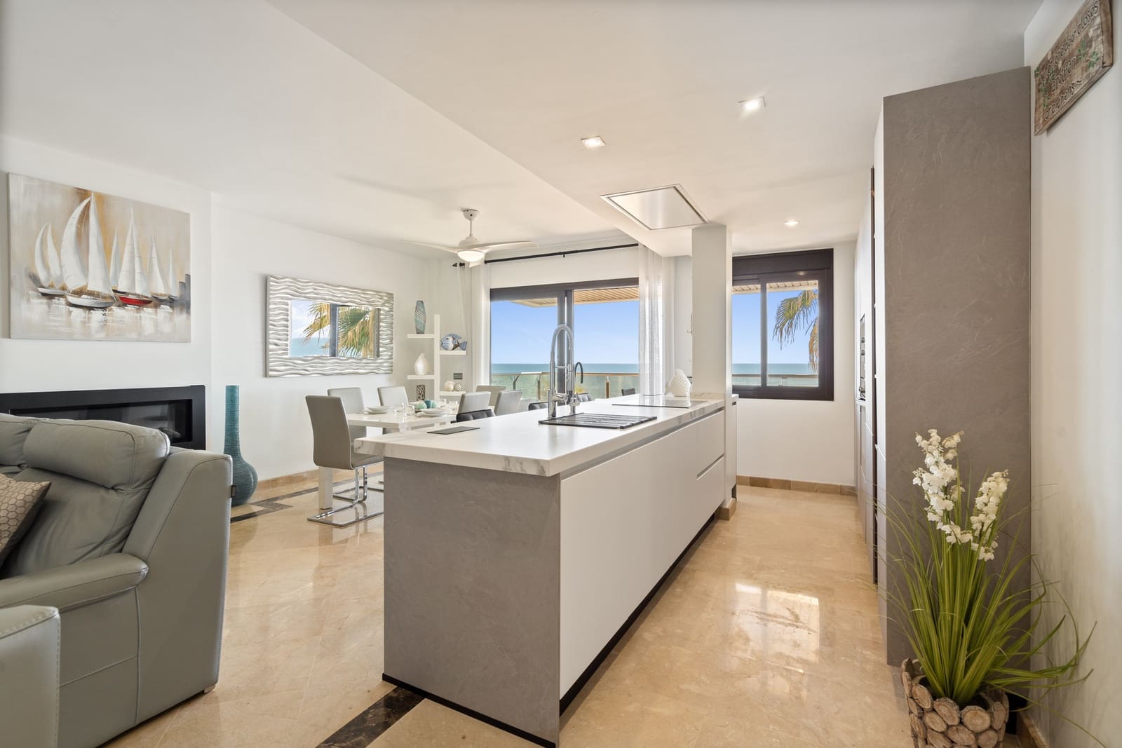 3 sypialnia Apartament na sprzedaż w La Duquesa / Puerto de la Duquesa z basenem garażem - 775 000 € (Ref: 8904103)