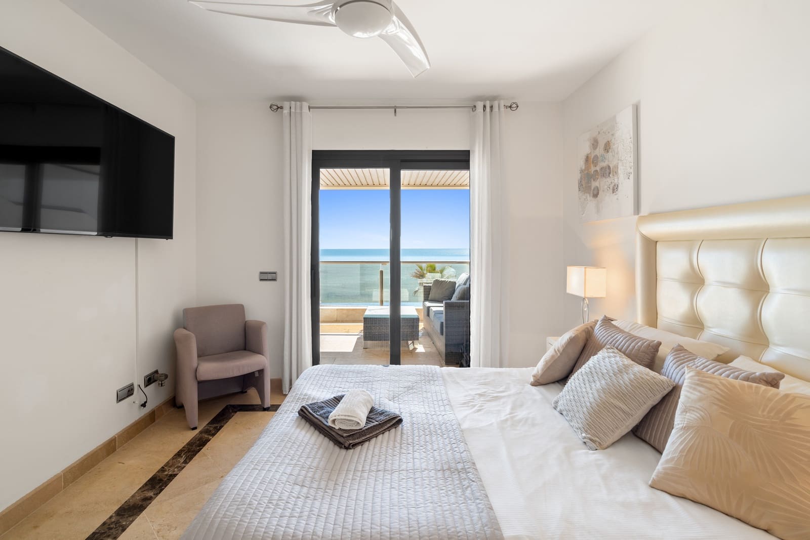 3 sypialnia Apartament na sprzedaż w La Duquesa / Puerto de la Duquesa z basenem garażem - 775 000 € (Ref: 8904103)