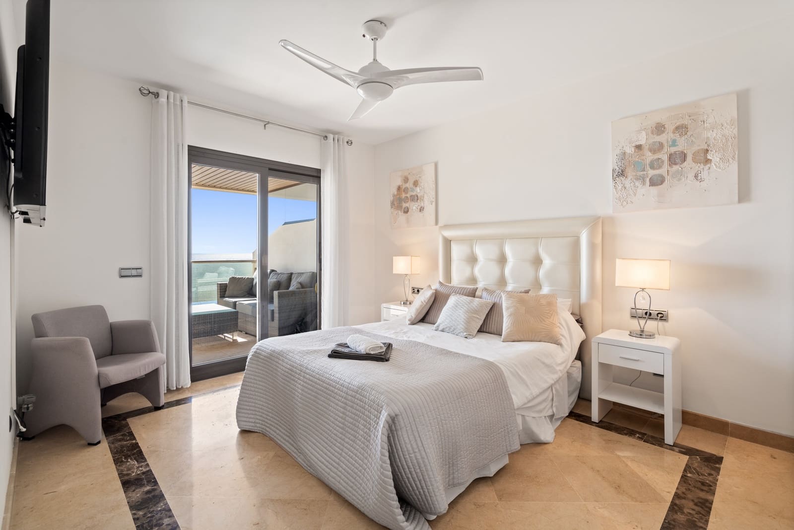 3 sypialnia Apartament na sprzedaż w La Duquesa / Puerto de la Duquesa z basenem garażem - 775 000 € (Ref: 8904103)