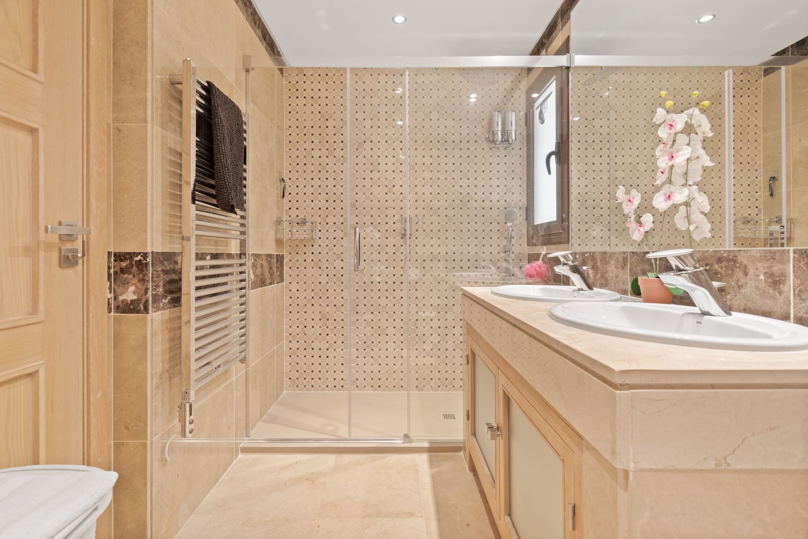 3 sypialnia Apartament na sprzedaż w La Duquesa / Puerto de la Duquesa z basenem garażem - 775 000 € (Ref: 8904103)