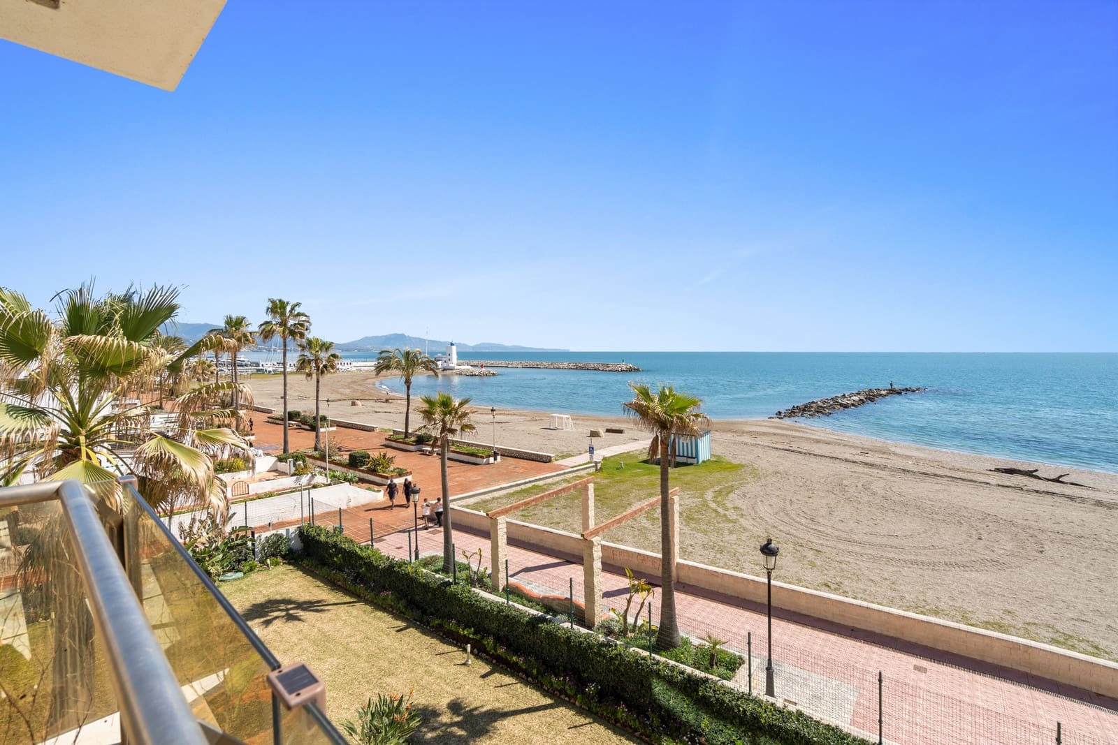 3 sypialnia Apartament na sprzedaż w La Duquesa / Puerto de la Duquesa z basenem garażem - 775 000 € (Ref: 8904103)