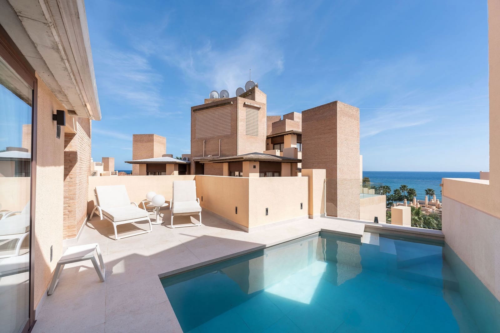 4 soveværelse Penthouse til salg i Estepona med swimmingpool garage - € 1.195.000 (Ref: 8941768)