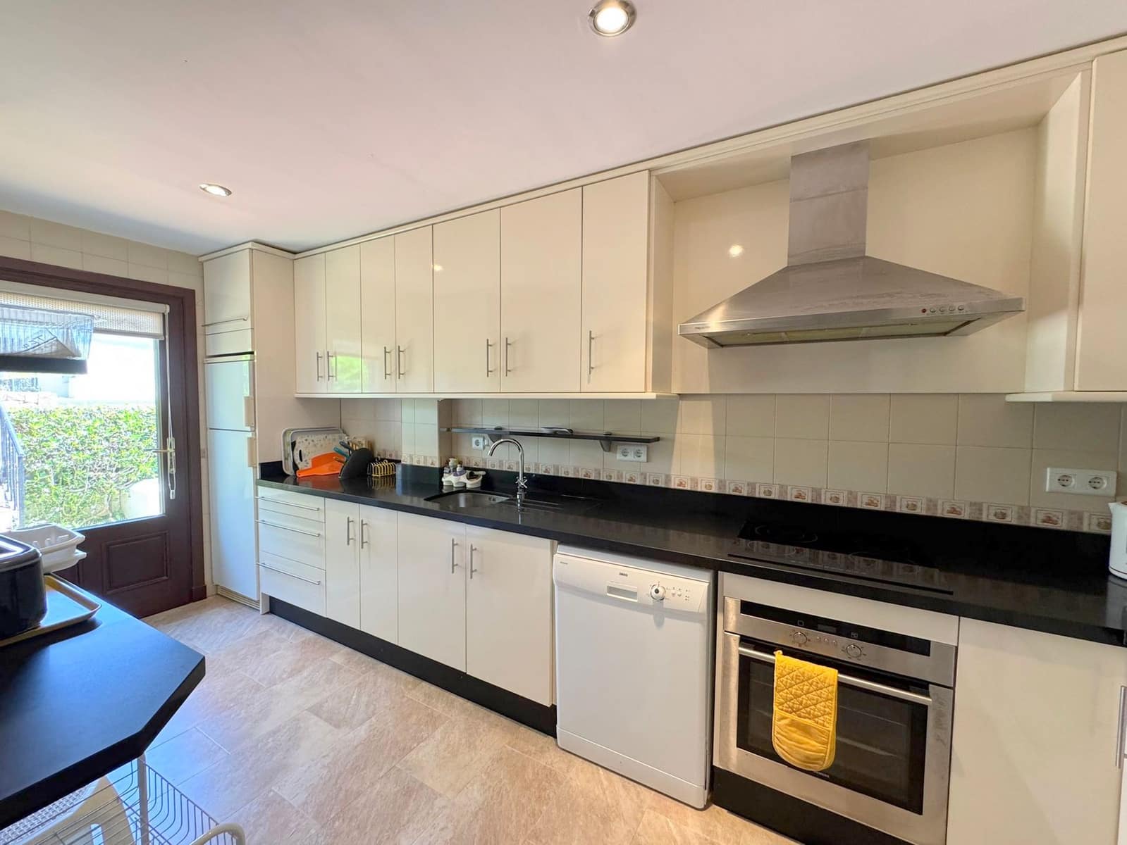 3 sypialnia Dom na sprzedaż w La Duquesa / Puerto de la Duquesa - 495 000 € (Ref: 8982817)