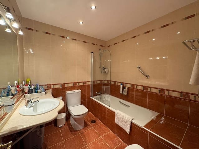 3 slaapkamer Huis te koop in La Duquesa / Puerto de la Duquesa, Manilva - € 495.000 (Ref: 8982817)