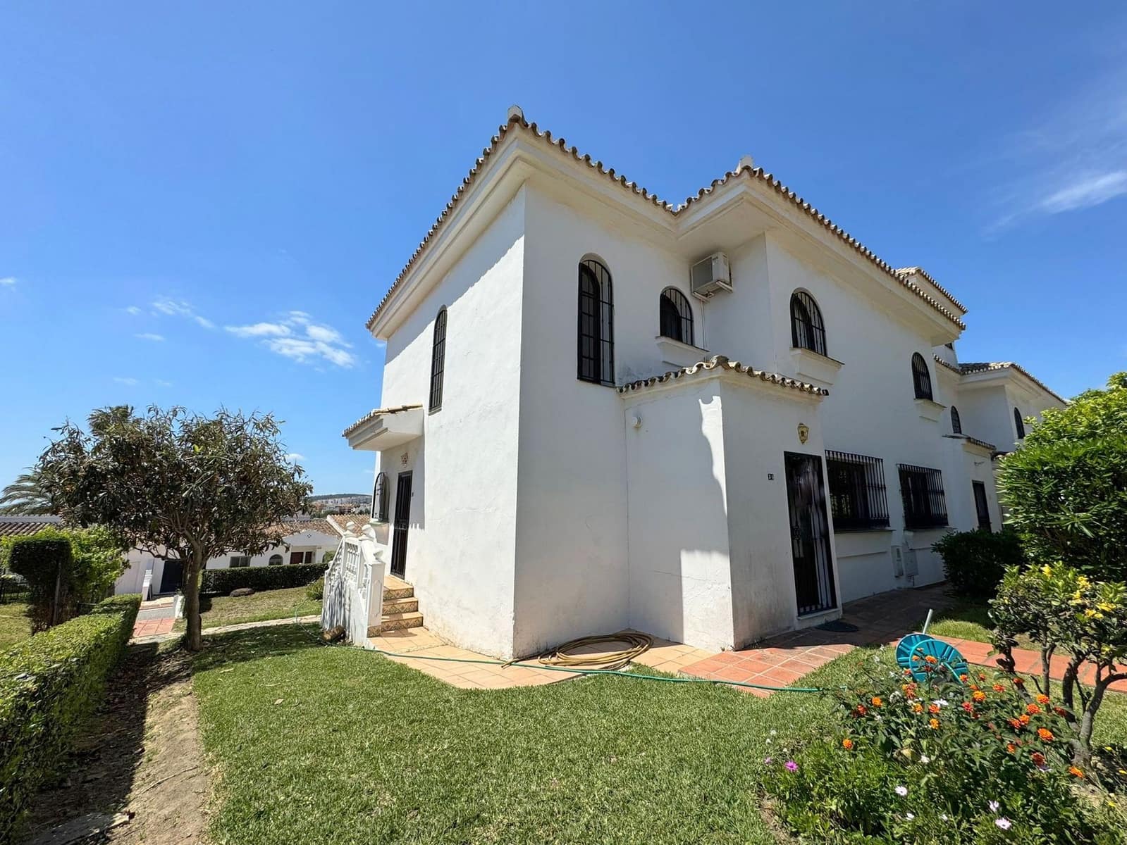 3 sypialnia Dom na sprzedaż w La Duquesa / Puerto de la Duquesa - 495 000 € (Ref: 8982817)