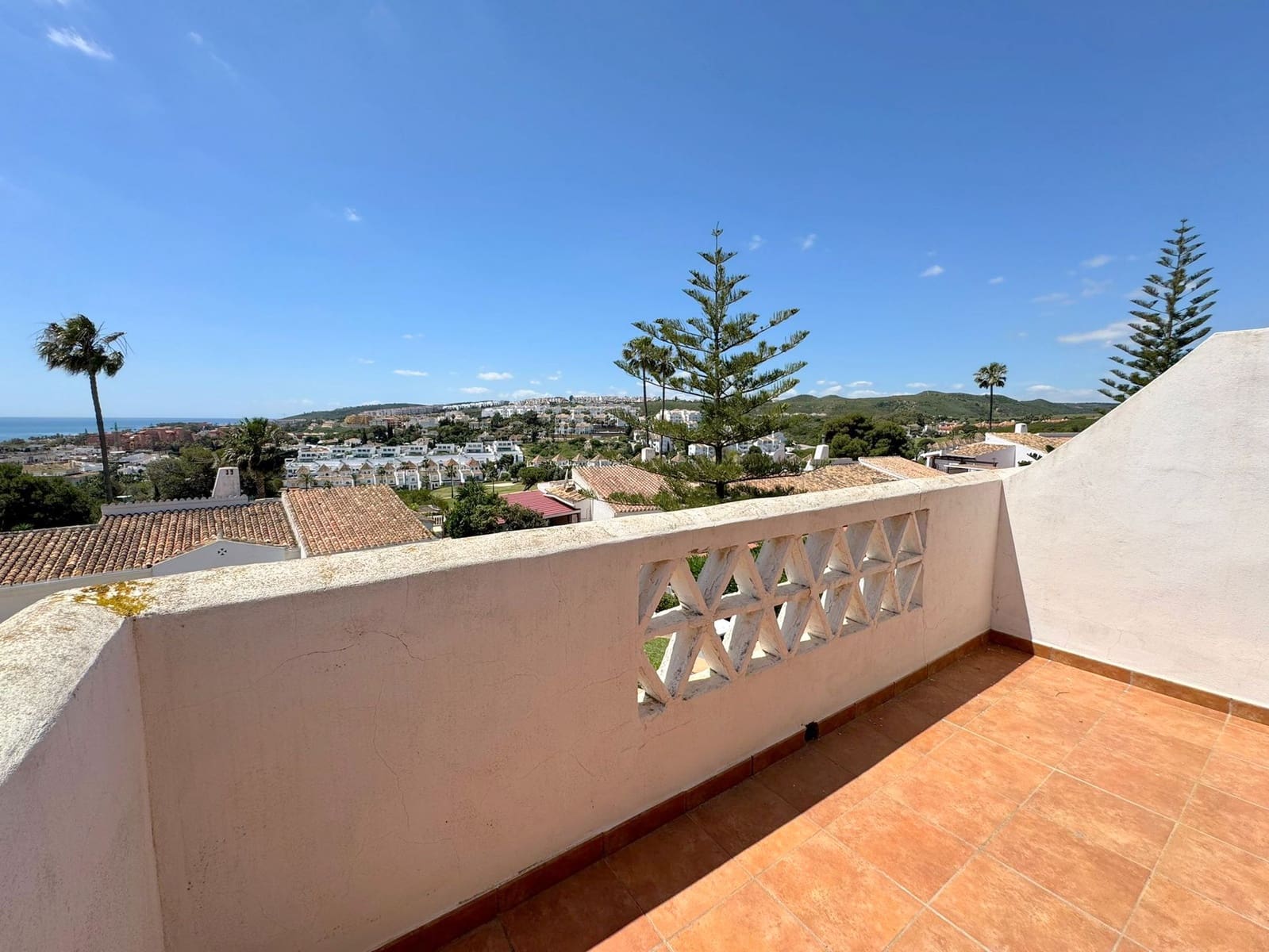 3 sypialnia Dom na sprzedaż w La Duquesa / Puerto de la Duquesa - 495 000 € (Ref: 8982817)