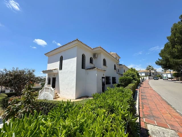 3 slaapkamer Huis te koop in La Duquesa / Puerto de la Duquesa, Manilva - € 495.000 (Ref: 8982817)