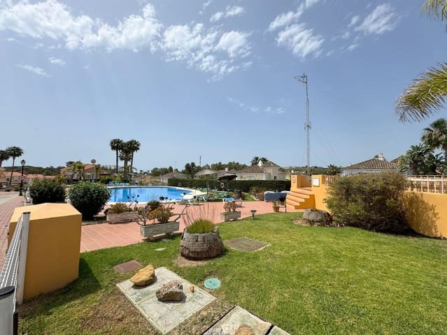 3 soveværelse Byhus til salg i Puerto de la Duquesa, Manilva med swimmingpool garage - € 339.000 (Ref: 9043971)