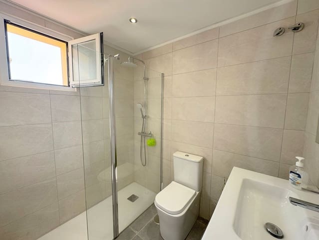 2 bedroom Penthouse for sale in La Duquesa / Puerto de la Duquesa, Manilva with pool garage - € 225,000 (Ref: 9113145)