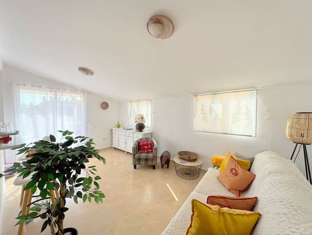 2 bedroom Penthouse for sale in La Duquesa / Puerto de la Duquesa, Manilva with pool garage - € 225,000 (Ref: 9113145)