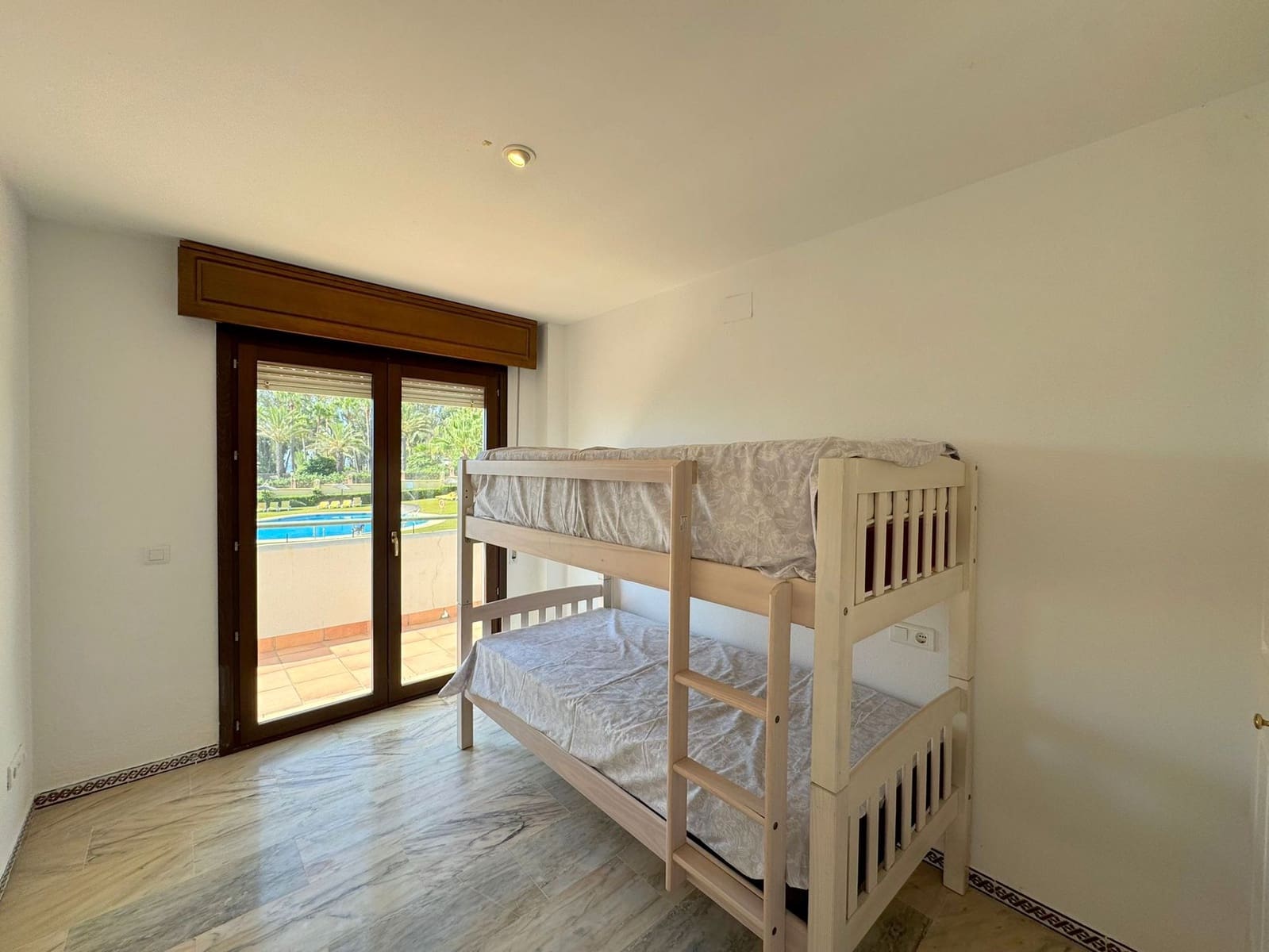 4 bedroom Townhouse for sale in La Duquesa / Puerto de la Duquesa with pool garage - € 485,000 (Ref: 9146196)