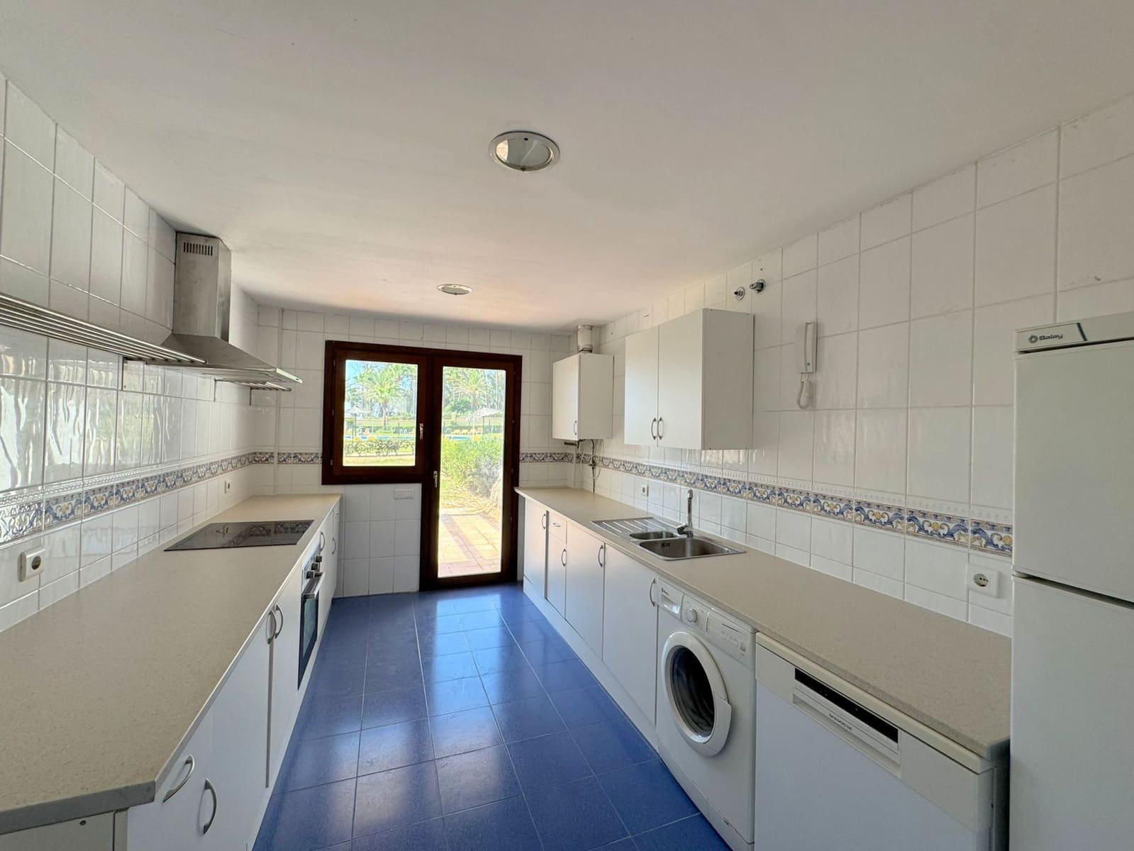 4 bedroom Townhouse for sale in La Duquesa / Puerto de la Duquesa with pool garage - € 485,000 (Ref: 9146196)