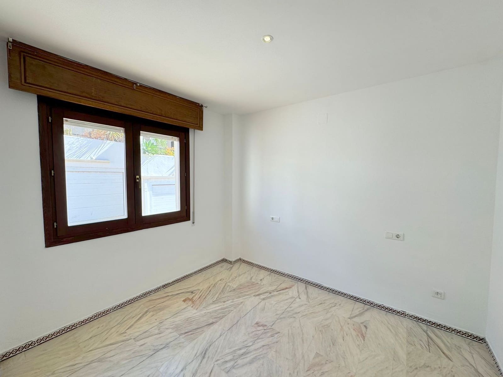 4 bedroom Townhouse for sale in La Duquesa / Puerto de la Duquesa with pool garage - € 485,000 (Ref: 9146196)