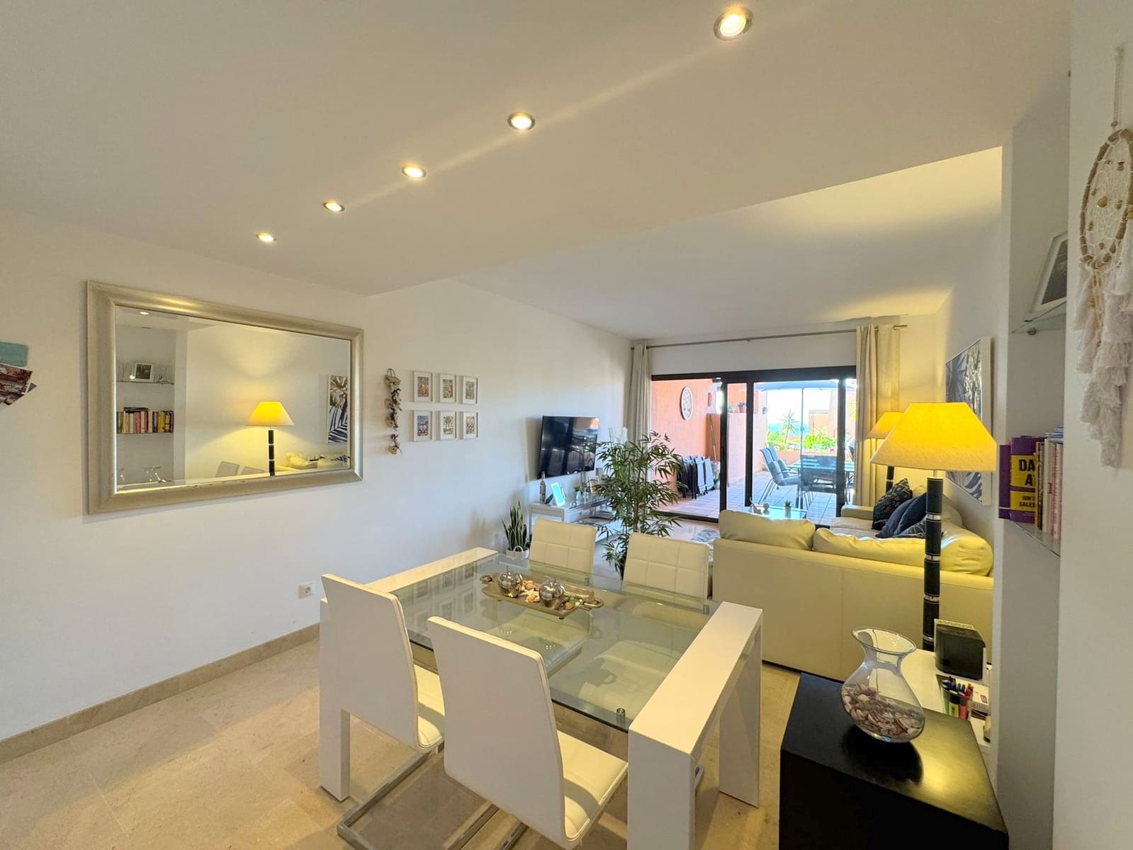 2 bedroom Apartment for sale in La Duquesa / Puerto de la Duquesa with pool garage - € 310,000 (Ref: 9237780)