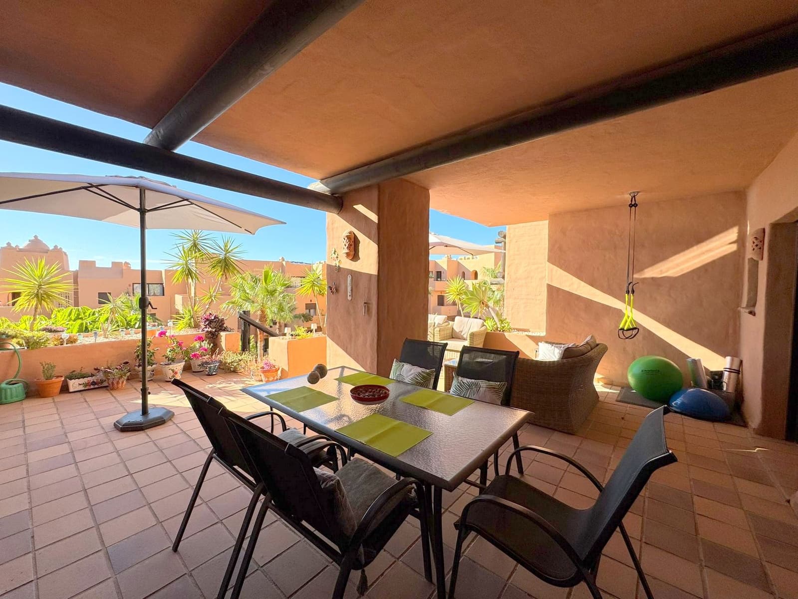 2 bedroom Apartment for sale in La Duquesa / Puerto de la Duquesa with pool garage - € 310,000 (Ref: 9237780)