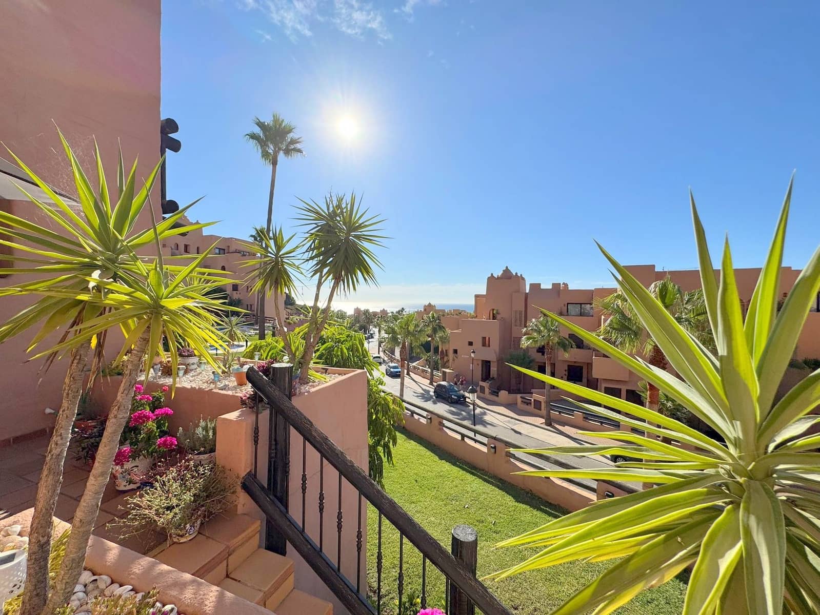 2 bedroom Apartment for sale in La Duquesa / Puerto de la Duquesa with pool garage - € 310,000 (Ref: 9237780)