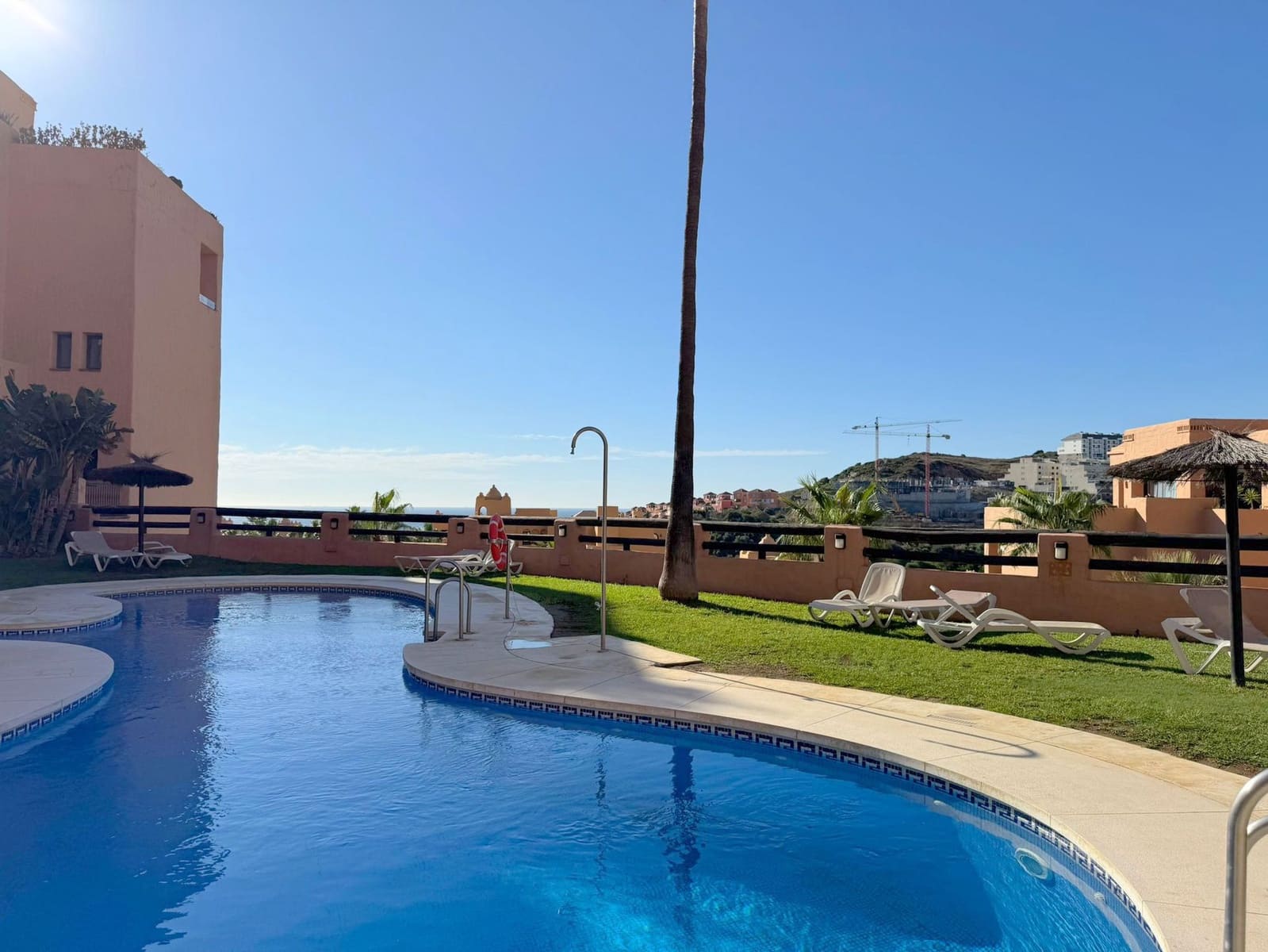 2 bedroom Apartment for sale in La Duquesa / Puerto de la Duquesa with pool garage - € 310,000 (Ref: 9237780)
