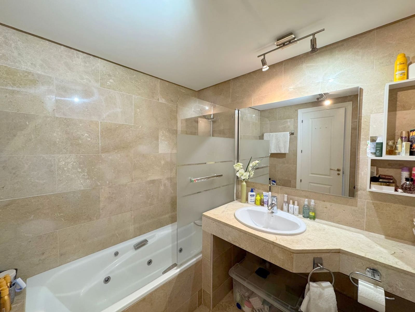 2 bedroom Apartment for sale in La Duquesa / Puerto de la Duquesa with pool garage - € 310,000 (Ref: 9237780)