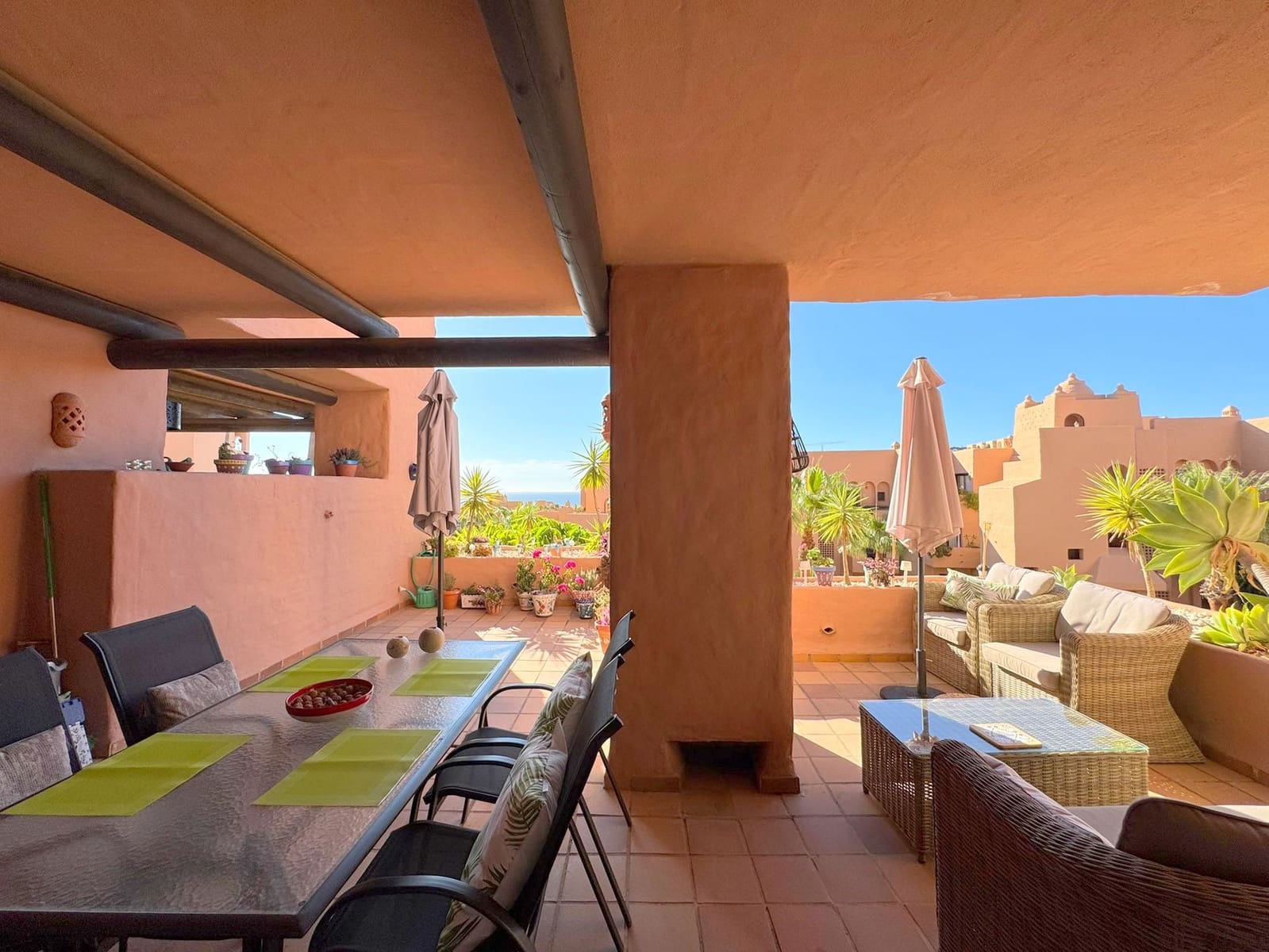 2 bedroom Apartment for sale in La Duquesa / Puerto de la Duquesa with pool garage - € 310,000 (Ref: 9237780)