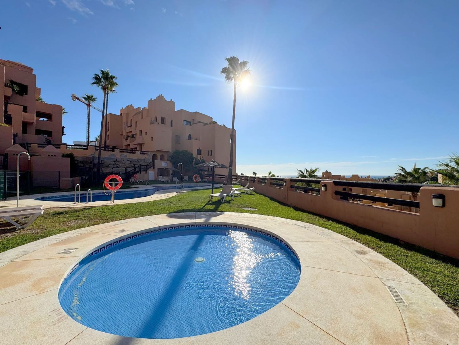 2 bedroom Apartment for sale in La Duquesa / Puerto de la Duquesa with pool garage - € 310,000 (Ref: 9237780)