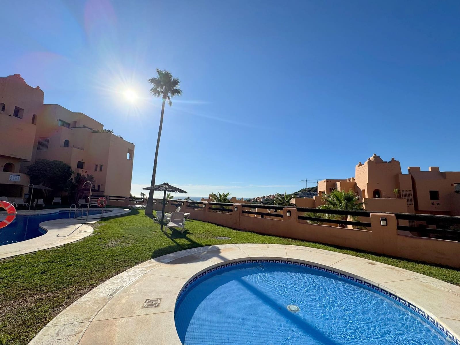 2 bedroom Apartment for sale in La Duquesa / Puerto de la Duquesa with pool garage - € 310,000 (Ref: 9237780)