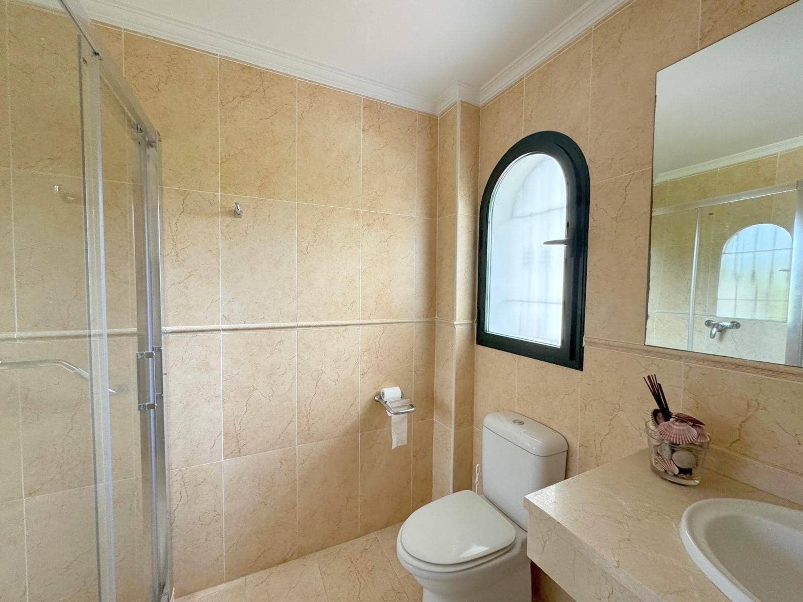 3 bedroom Apartment for sale in La Duquesa / Puerto de la Duquesa with pool garage - € 535,000 (Ref: 9254048)