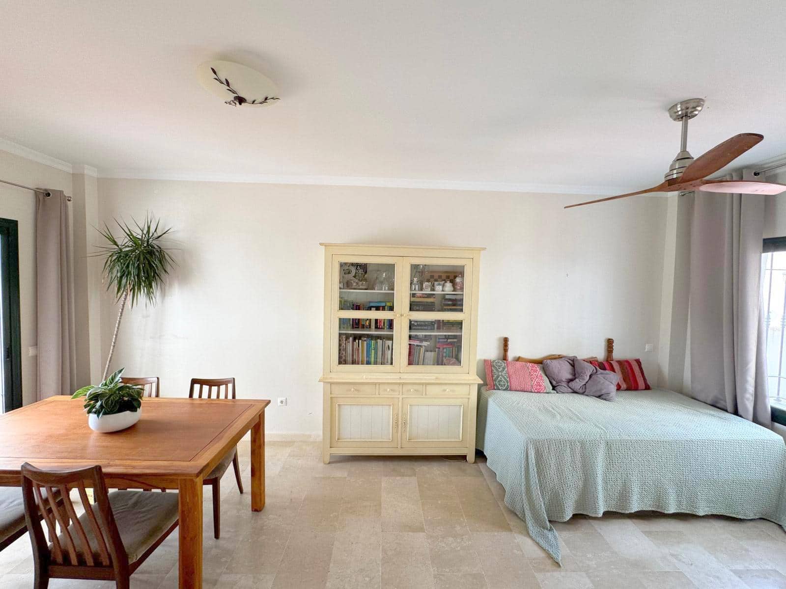 3 bedroom Apartment for sale in La Duquesa / Puerto de la Duquesa with pool garage - € 535,000 (Ref: 9254048)