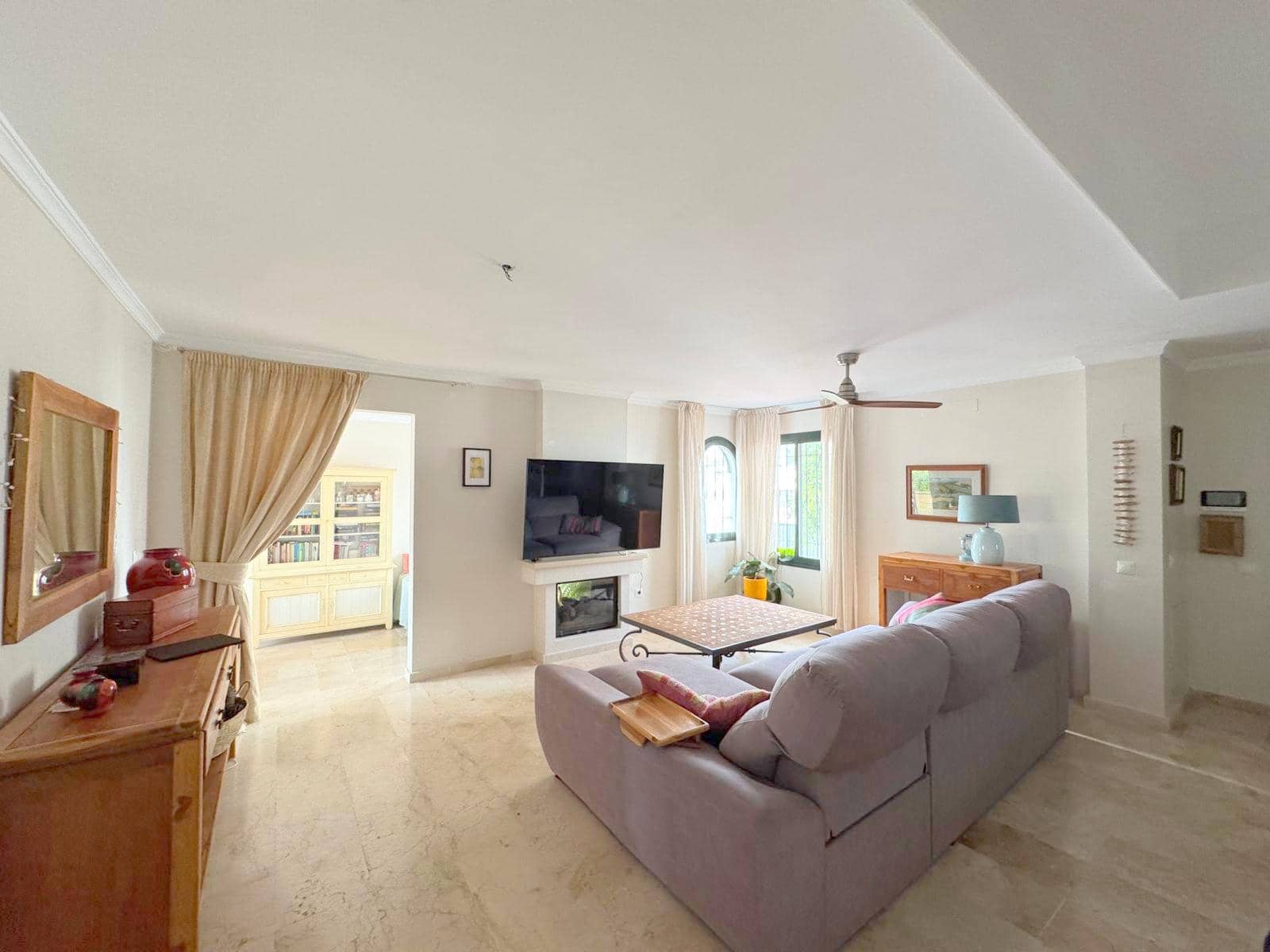 3 bedroom Apartment for sale in La Duquesa / Puerto de la Duquesa with pool garage - € 535,000 (Ref: 9254048)