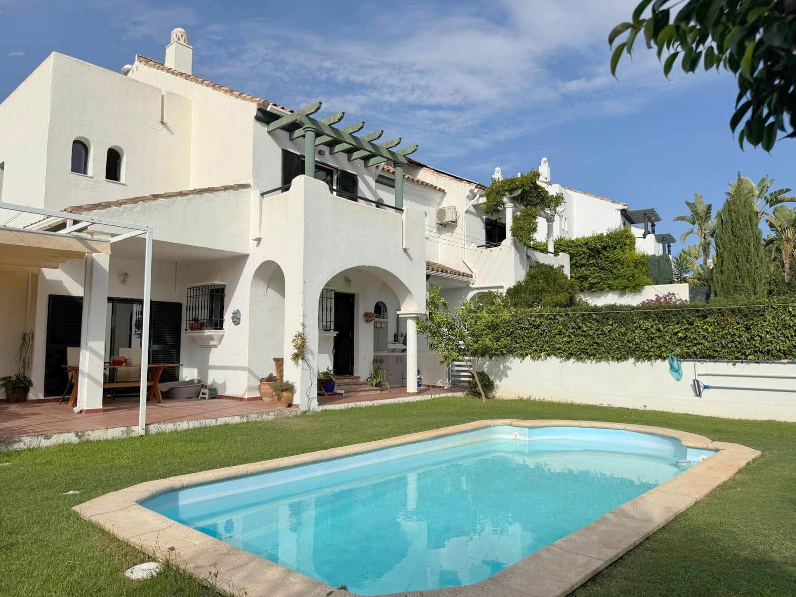 3 bedroom Apartment for sale in La Duquesa / Puerto de la Duquesa with pool garage - € 535,000 (Ref: 9254048)