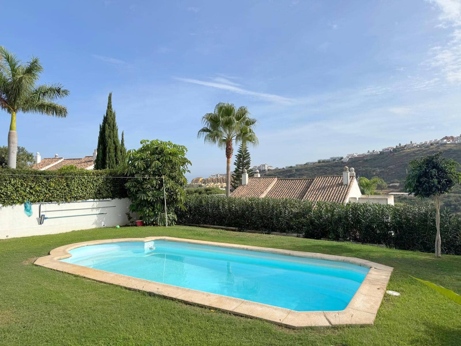 3 bedroom Apartment for sale in La Duquesa / Puerto de la Duquesa with pool garage - € 535,000 (Ref: 9254048)