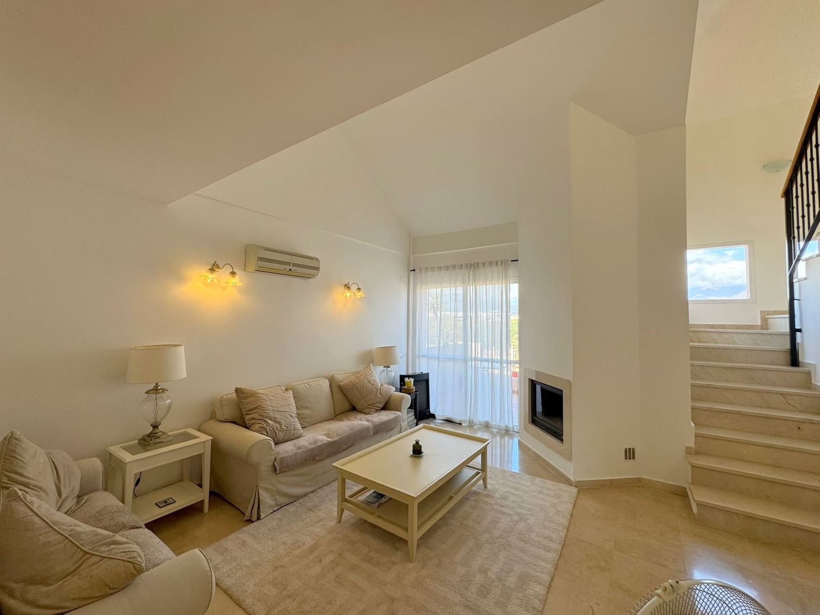 3 bedroom Penthouse for sale in La Duquesa / Puerto de la Duquesa with pool - € 345,000 (Ref: 9274650)