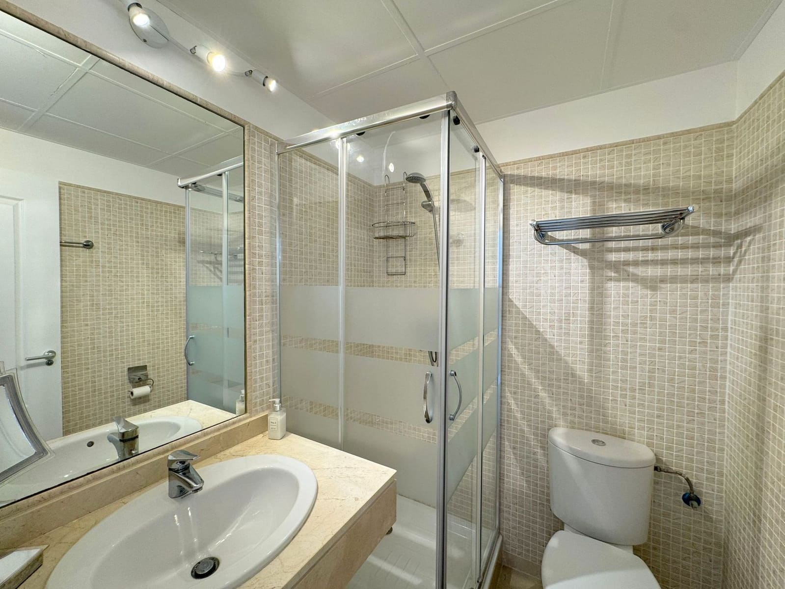 3 bedroom Penthouse for sale in La Duquesa / Puerto de la Duquesa with pool - € 345,000 (Ref: 9274650)