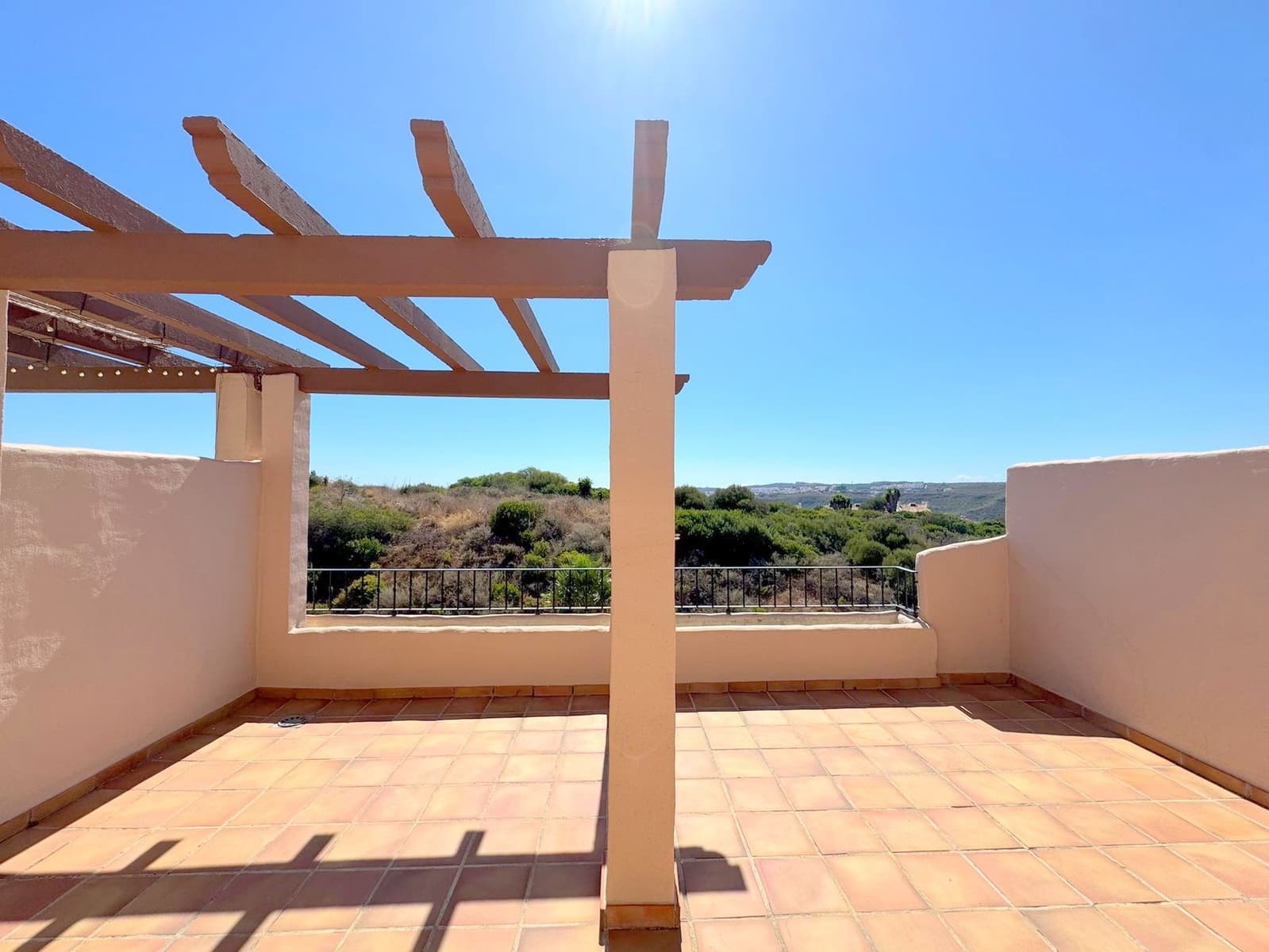 3 bedroom Penthouse for sale in La Duquesa / Puerto de la Duquesa with pool - € 345,000 (Ref: 9274650)