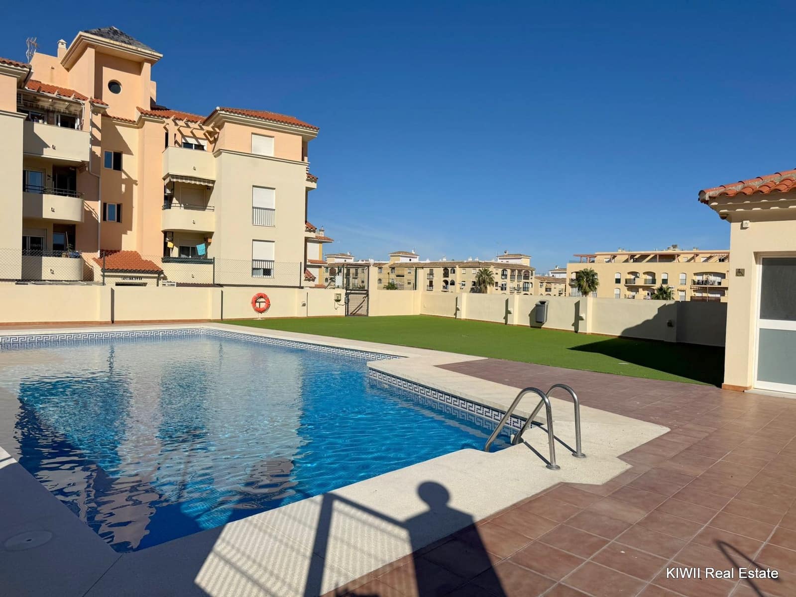 2 soveværelse Lejlighed til salg i San Luis de Sabinillas med swimmingpool garage - € 215.000 (Ref: 9301758)