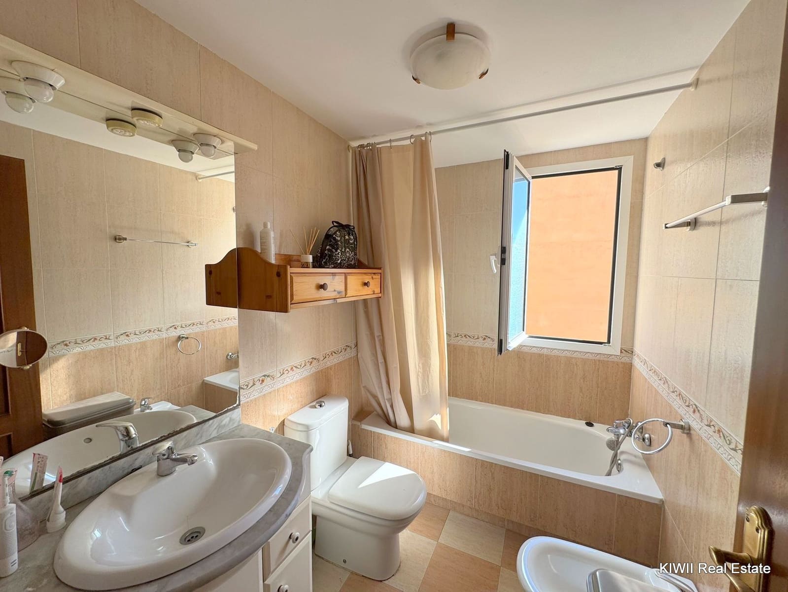 2 soveværelse Lejlighed til salg i San Luis de Sabinillas med swimmingpool garage - € 215.000 (Ref: 9301758)