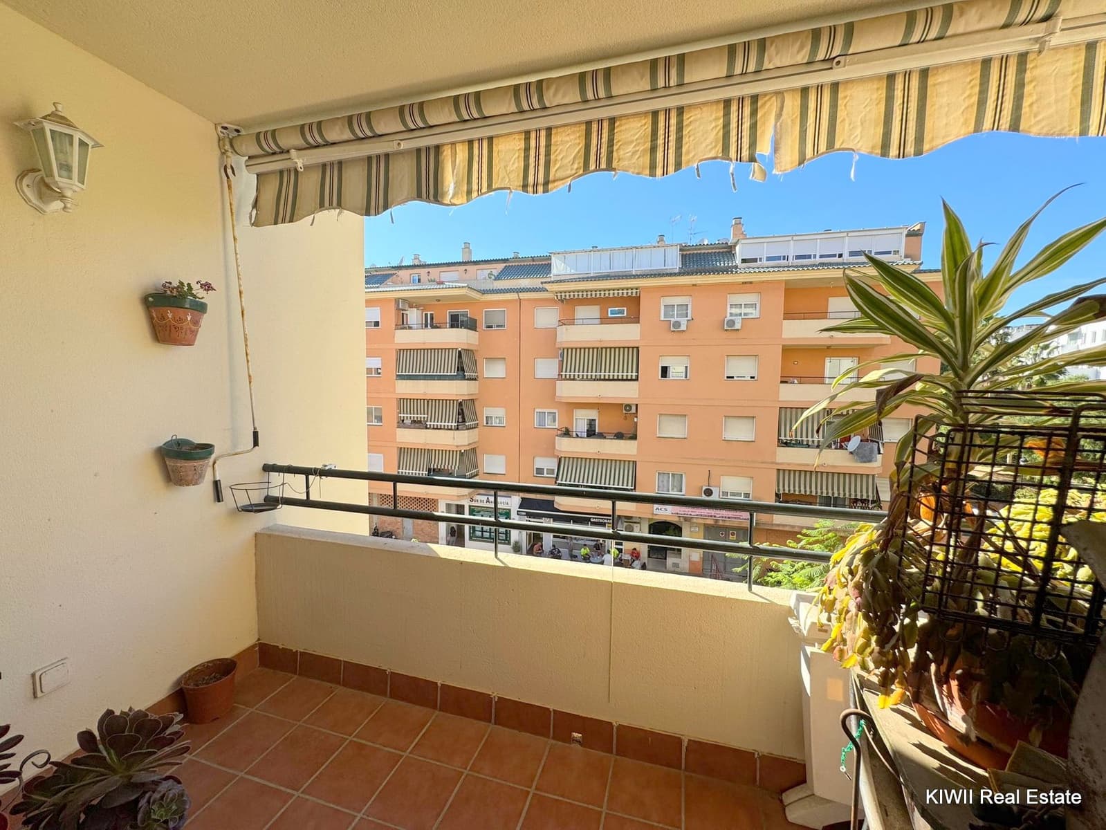 2 soveværelse Lejlighed til salg i San Luis de Sabinillas med swimmingpool garage - € 215.000 (Ref: 9301758)