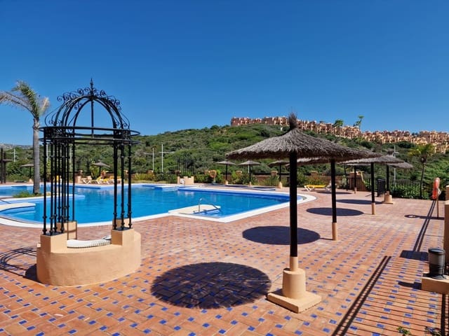 2 bedroom Apartment for sale in La Duquesa / Puerto de la Duquesa, Manilva with pool garage - € 235,000 (Ref: 9301767)