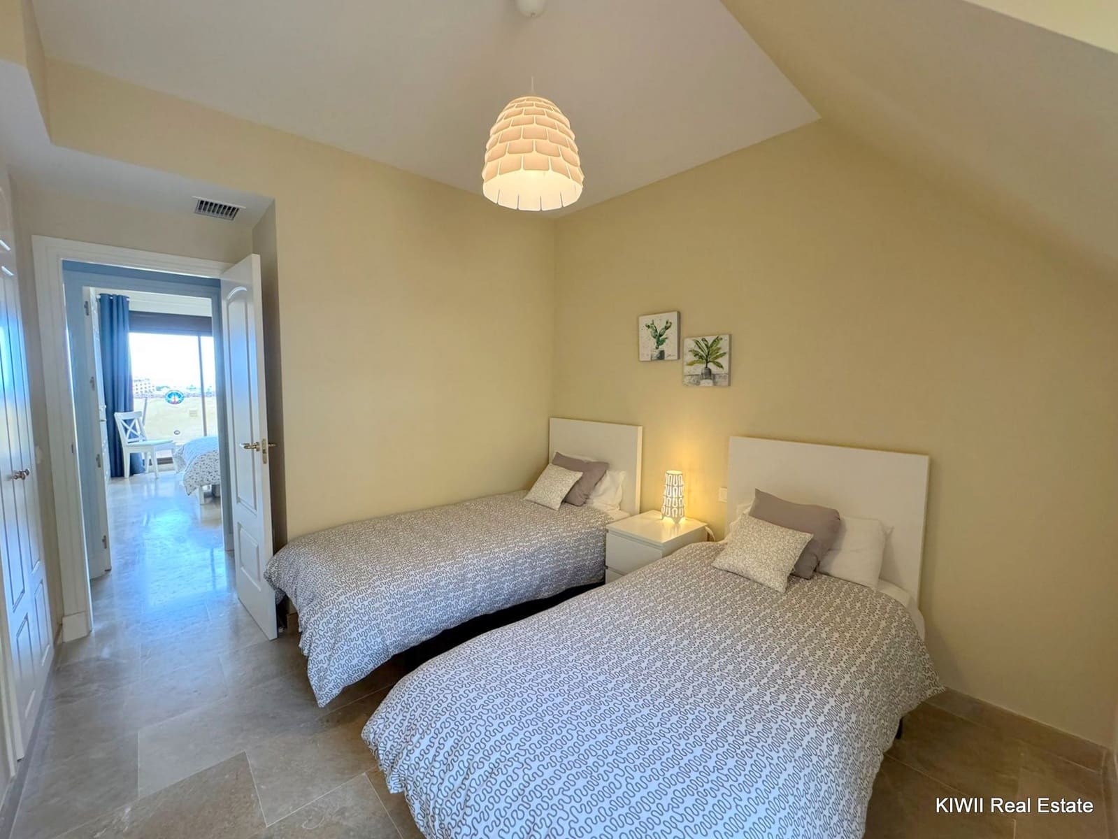2 bedroom Apartment for sale in La Duquesa / Puerto de la Duquesa with pool garage - € 235,000 (Ref: 9301767)